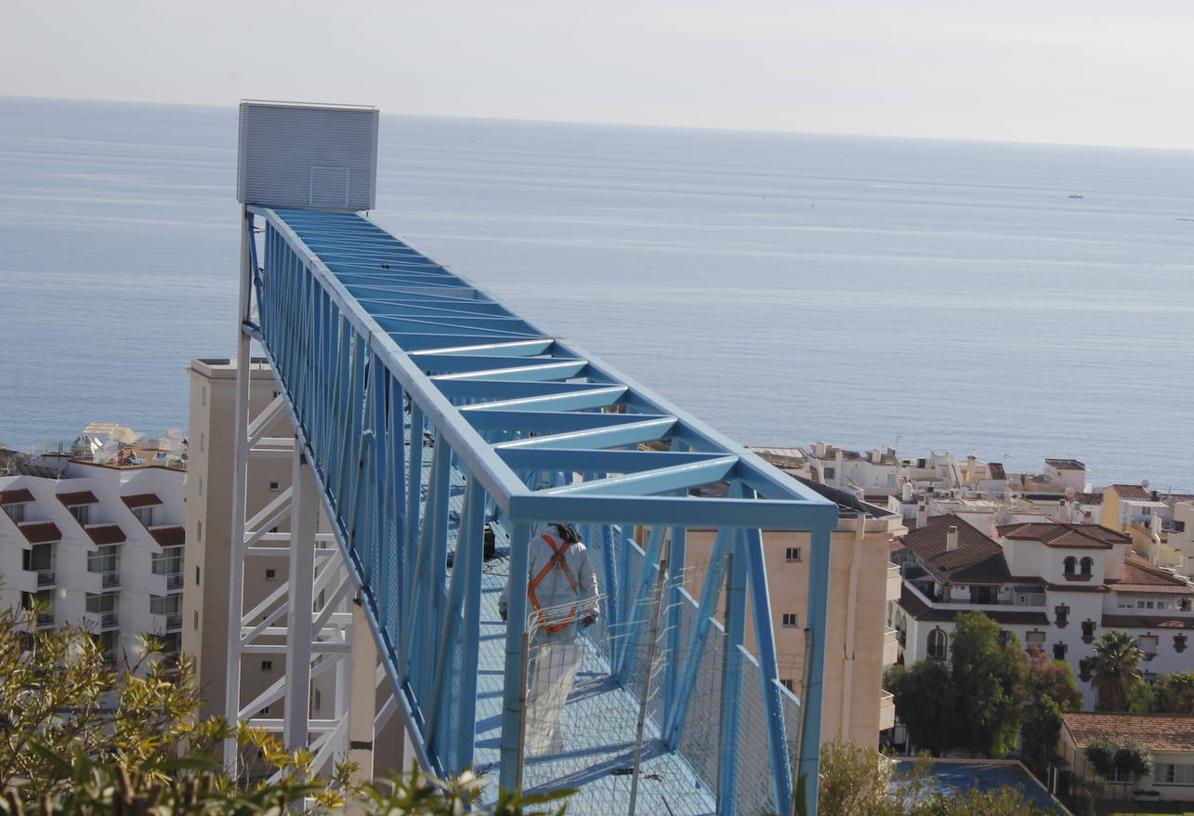 Imagen secundaria 1 - This is the new panoramic lift tourist attraction that will offer spectacular views of the Costa del Sol coastline